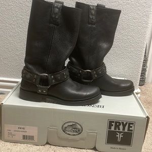Frye  black leather womens boots 7 1/2